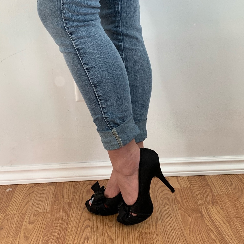 👠 Black heels